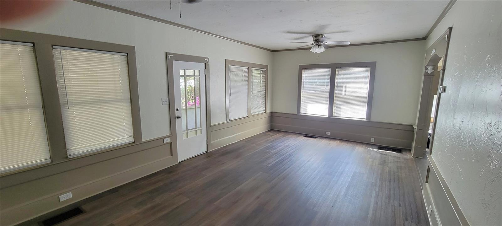 Image 5 of 17 For 735 Montreville Ave