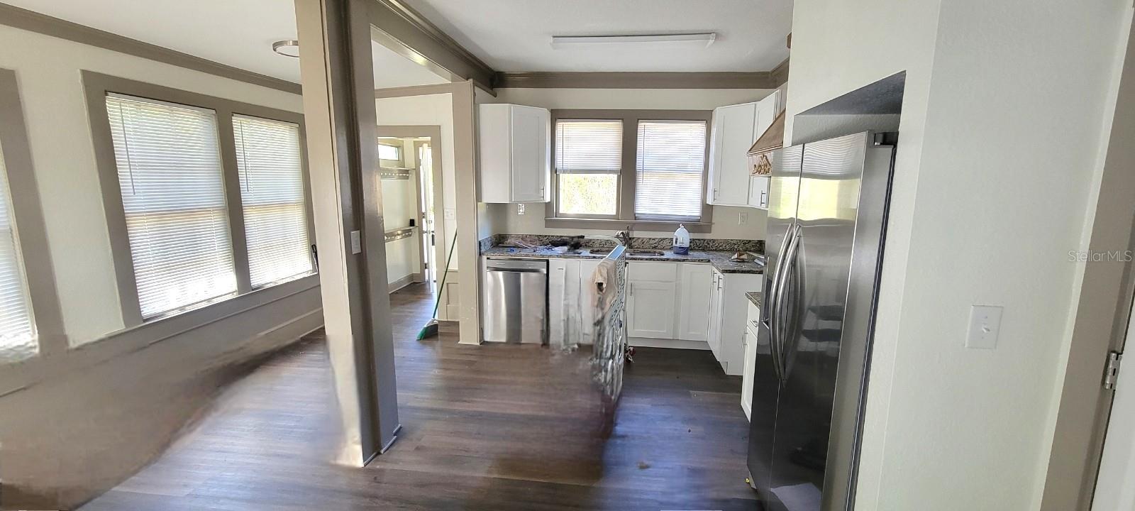 Image 6 of 17 For 735 Montreville Ave