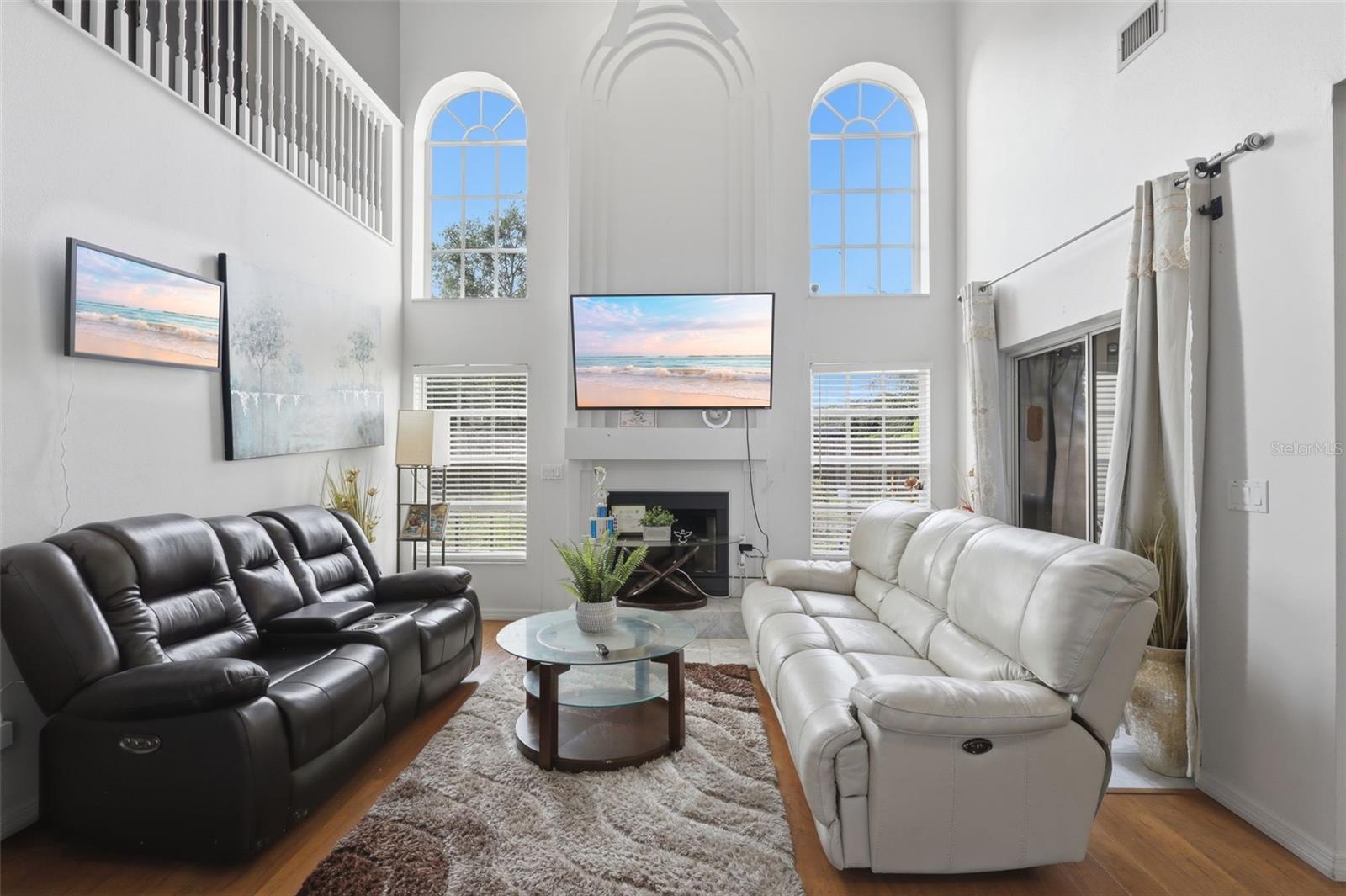 Image 11 of 33 For 399 Cloverleaf Boulevard