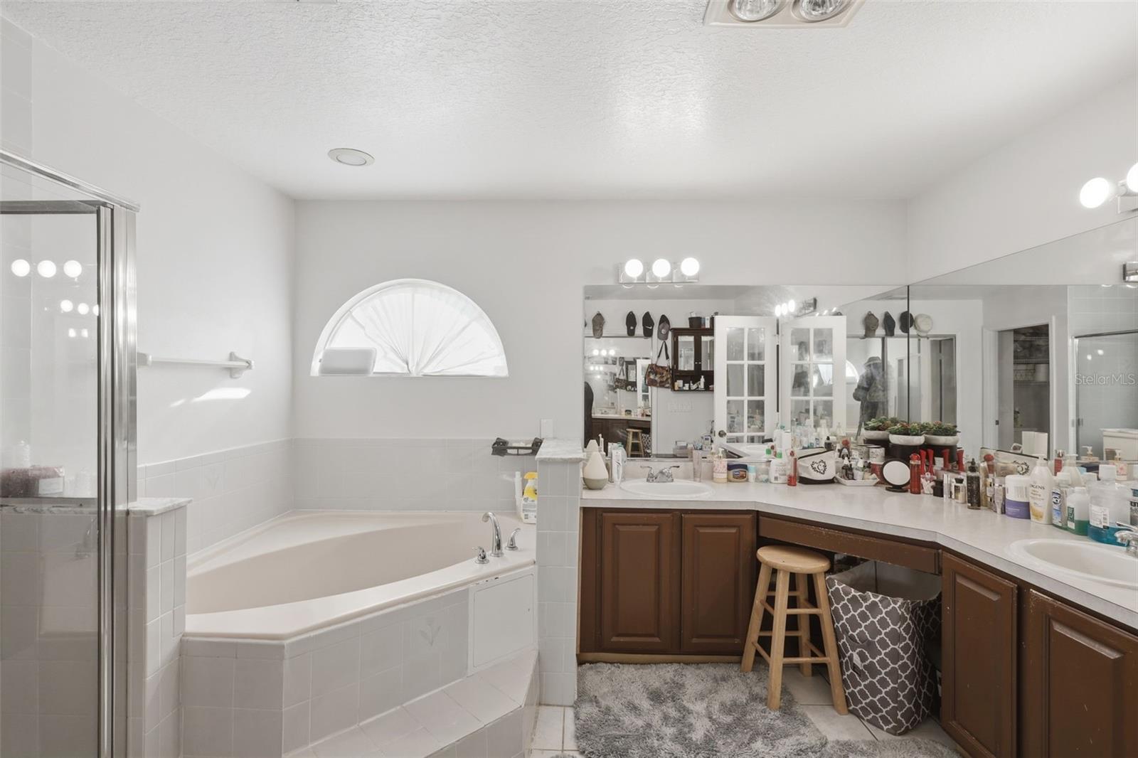 Image 19 of 33 For 399 Cloverleaf Boulevard