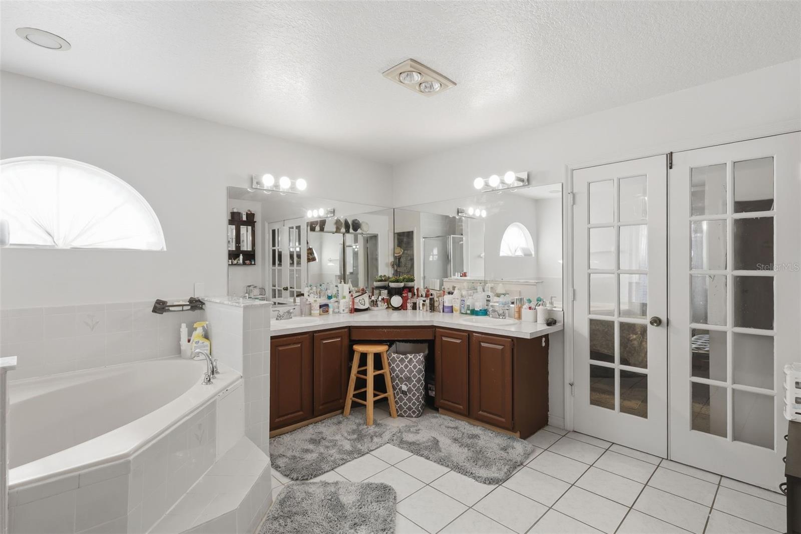 Image 21 of 33 For 399 Cloverleaf Boulevard