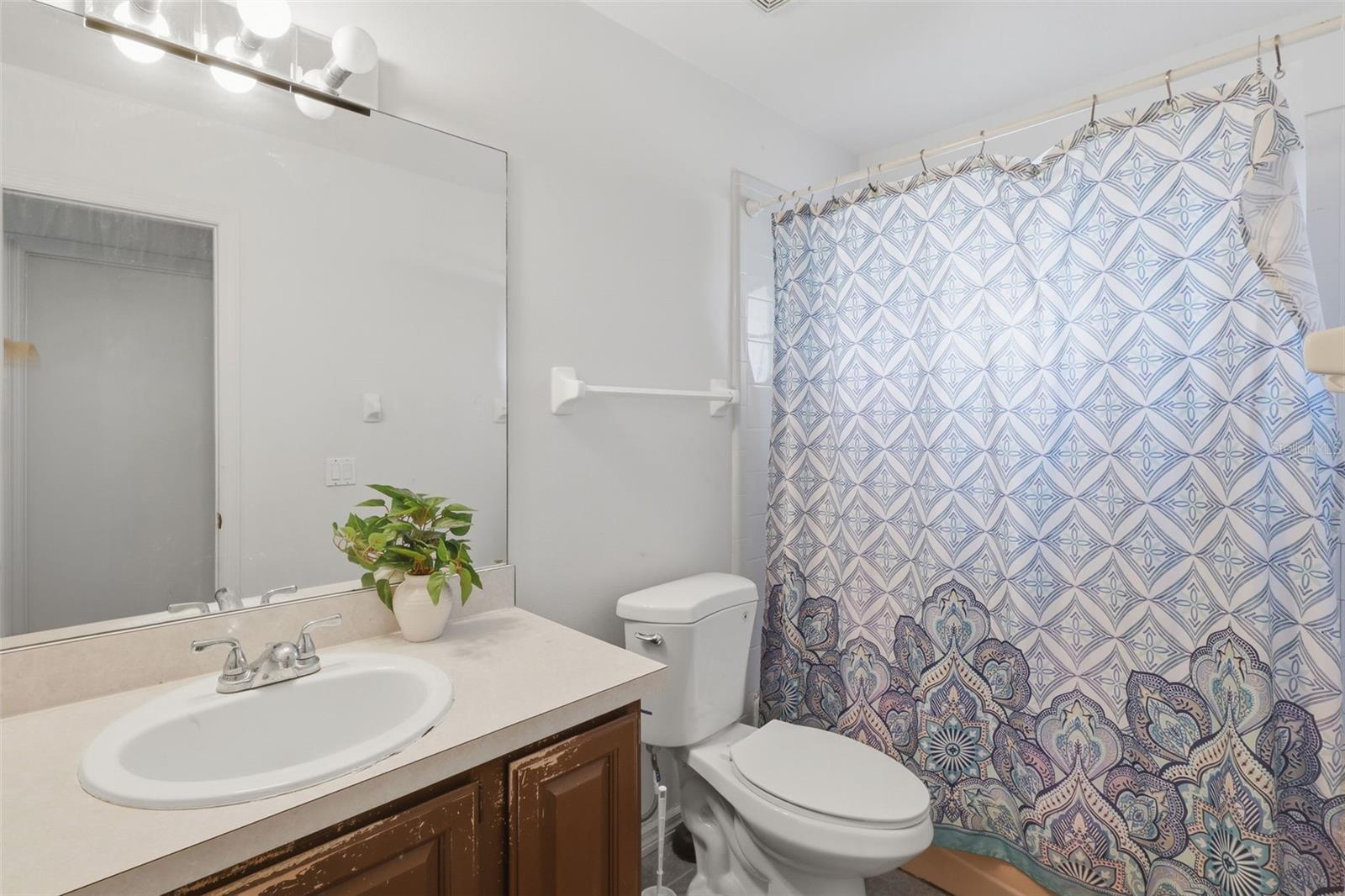 Image 22 of 33 For 399 Cloverleaf Boulevard