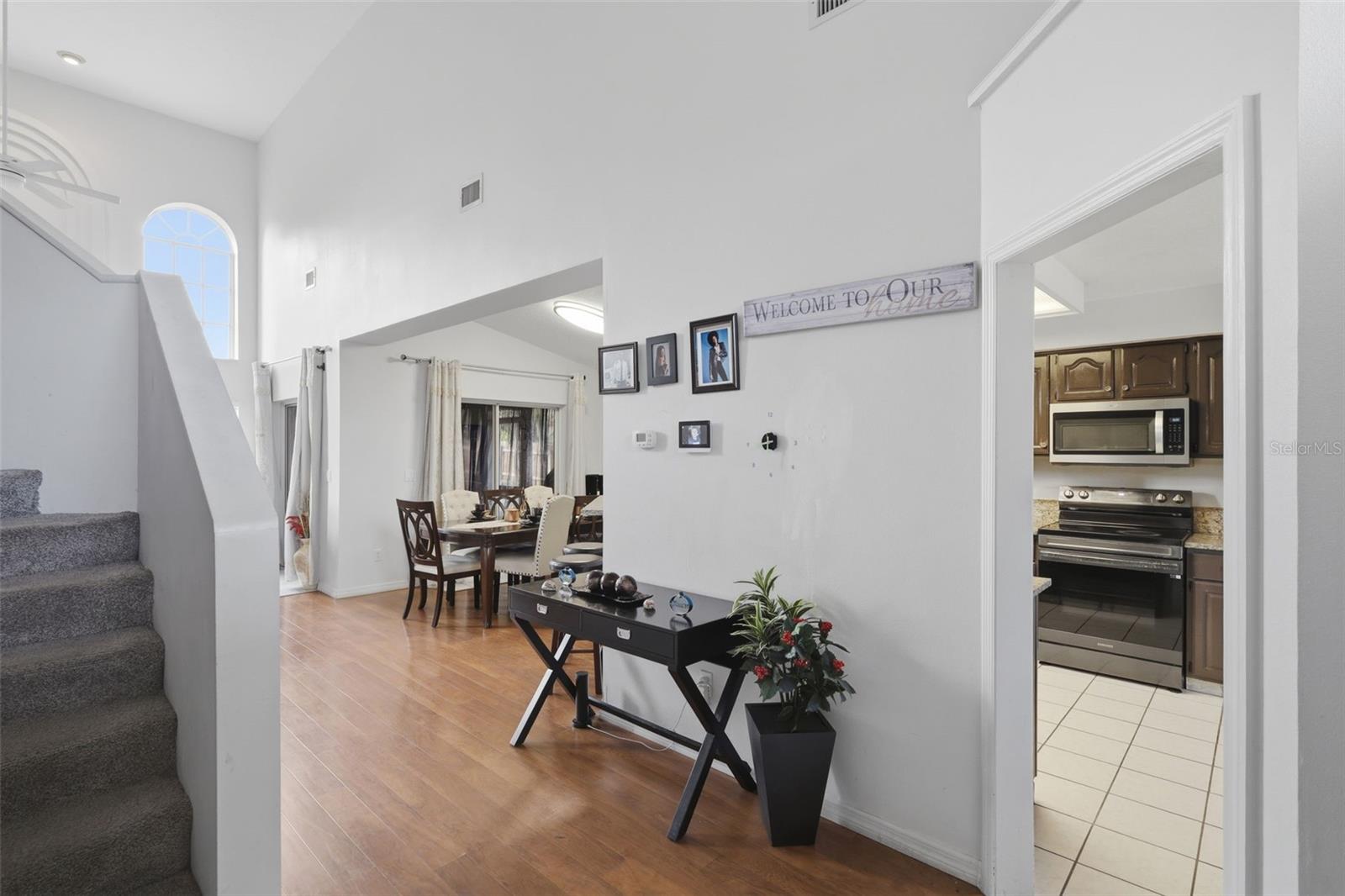 Image 23 of 33 For 399 Cloverleaf Boulevard