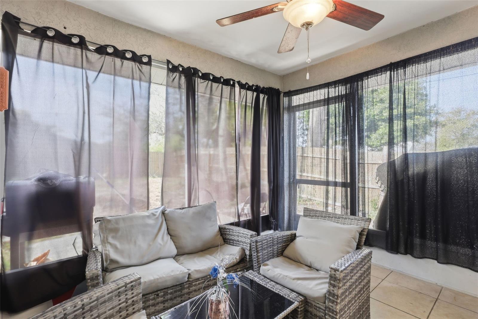 Image 25 of 33 For 399 Cloverleaf Boulevard