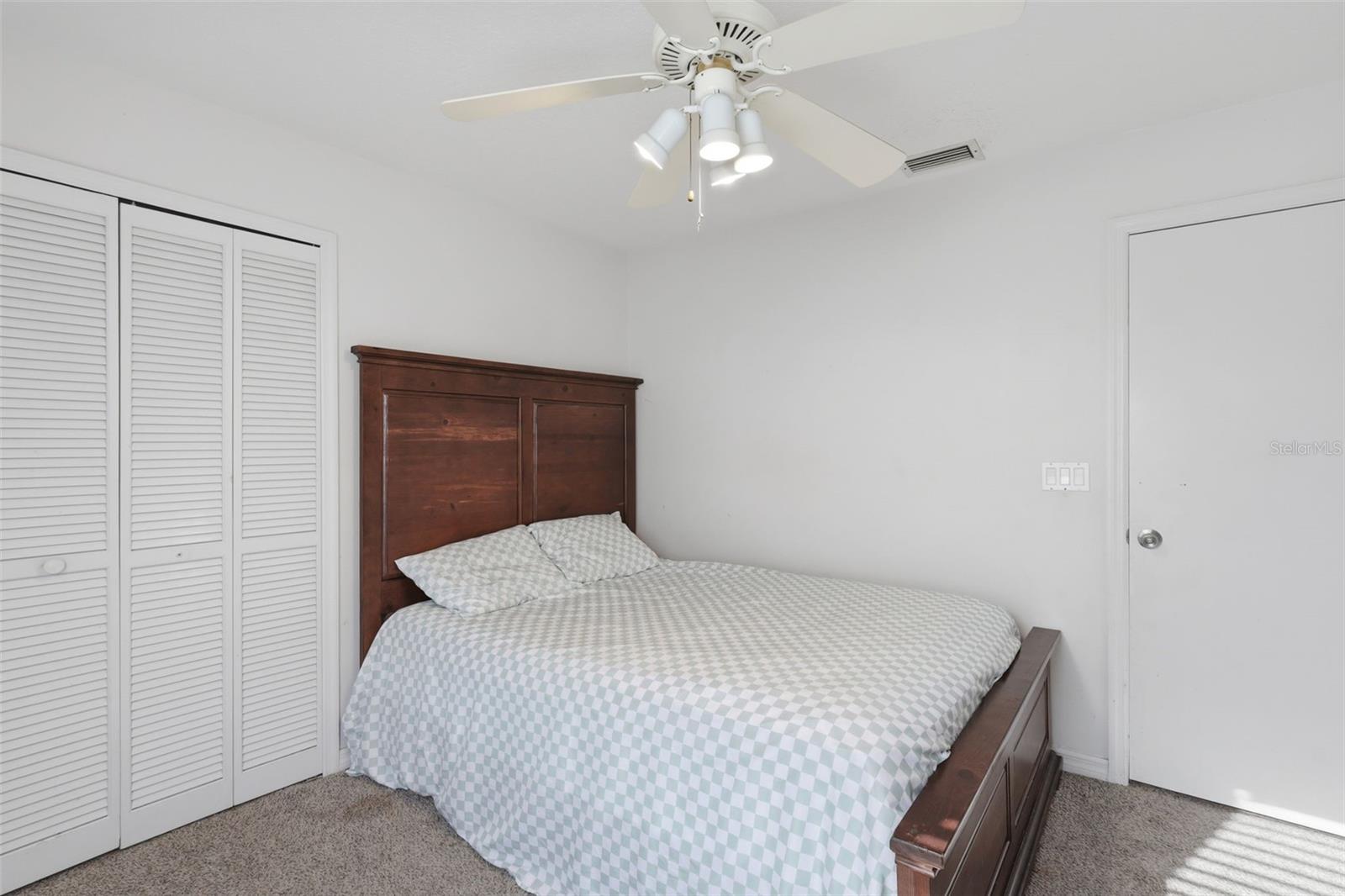 Image 27 of 33 For 399 Cloverleaf Boulevard