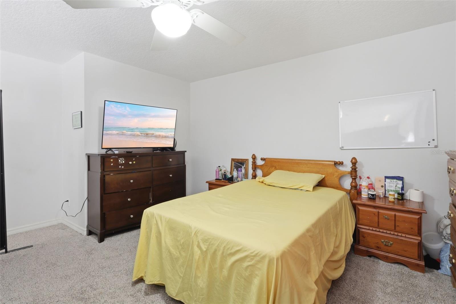 Image 29 of 33 For 399 Cloverleaf Boulevard