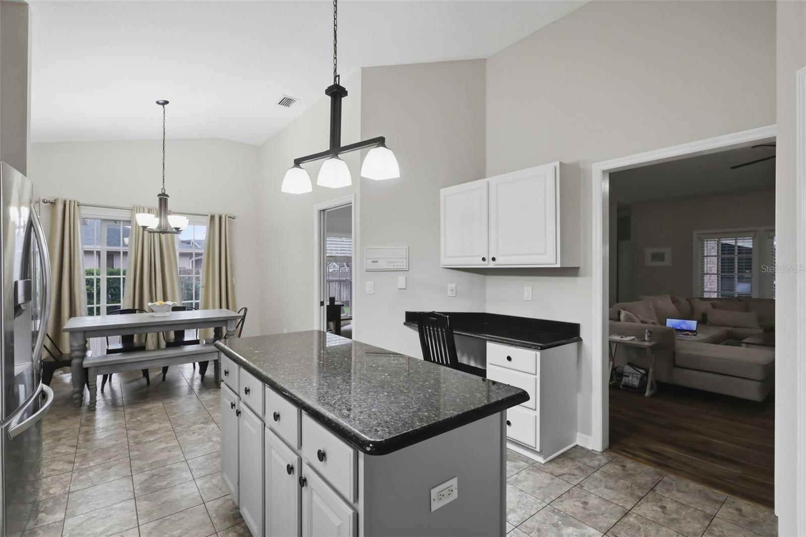 Image 11 of 64 For 390 Glen Abbey Lane