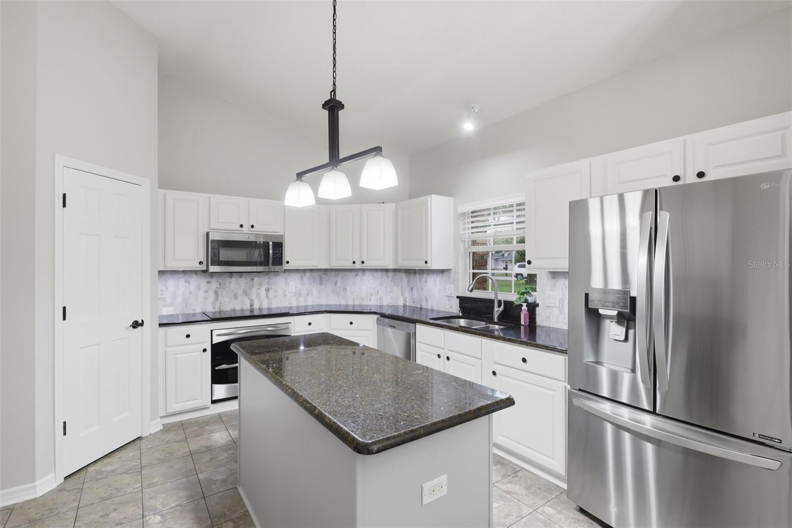 Image 12 of 64 For 390 Glen Abbey Lane