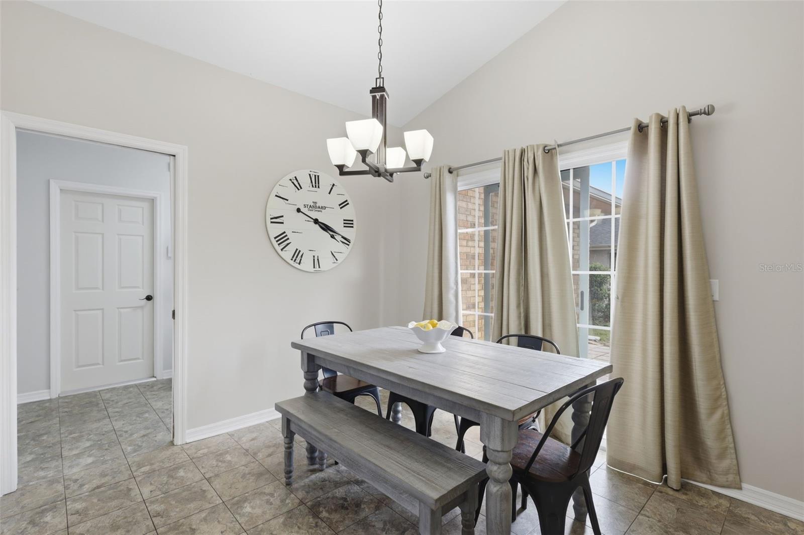 Image 14 of 64 For 390 Glen Abbey Lane