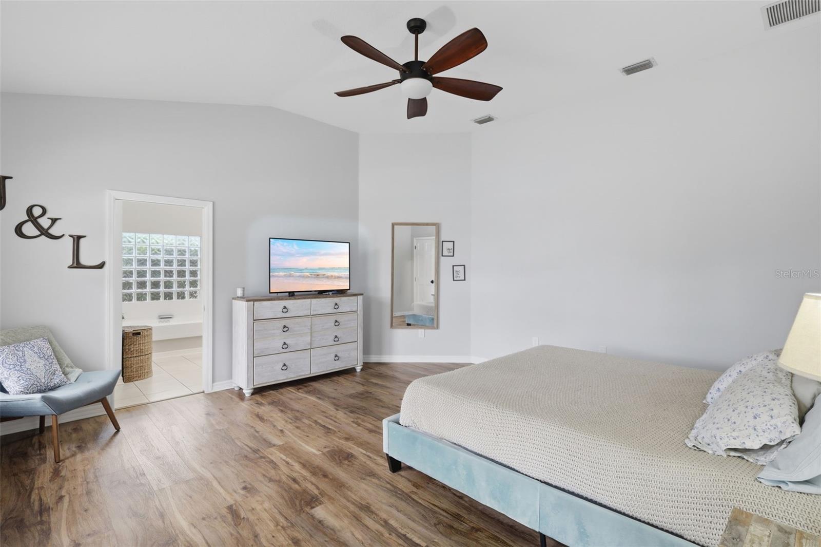 Image 15 of 64 For 390 Glen Abbey Lane