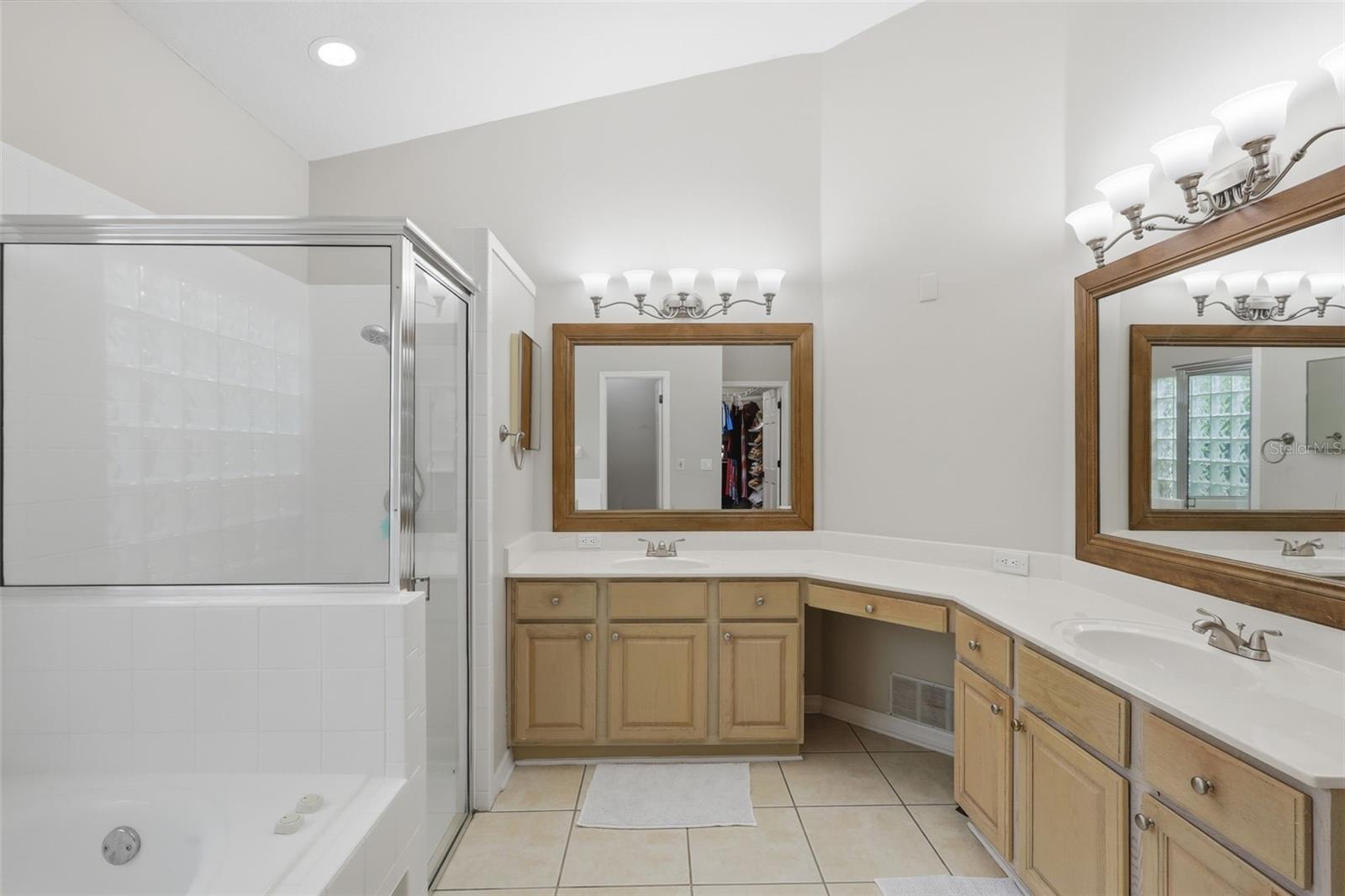 Image 17 of 64 For 390 Glen Abbey Lane