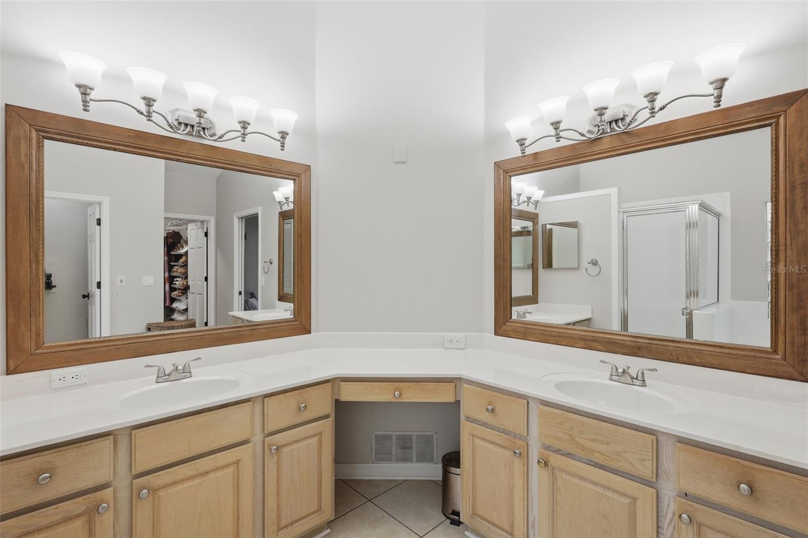 Image 18 of 64 For 390 Glen Abbey Lane