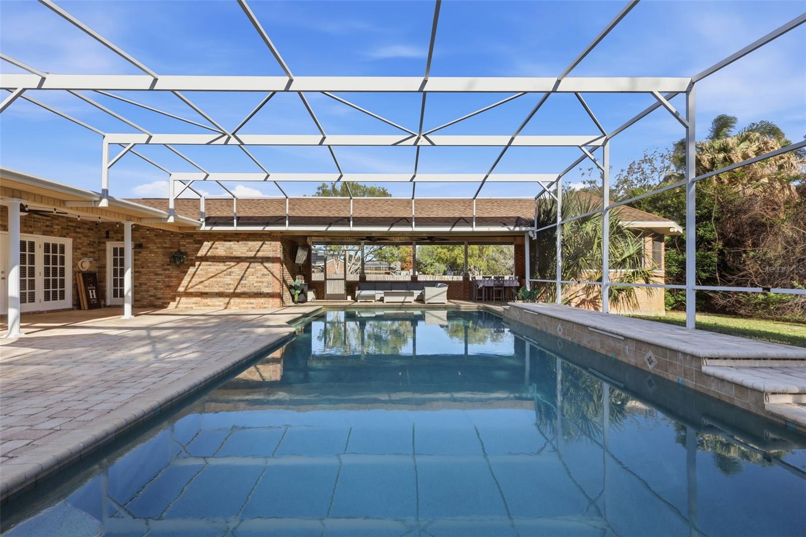 Image 2 of 64 For 390 Glen Abbey Lane