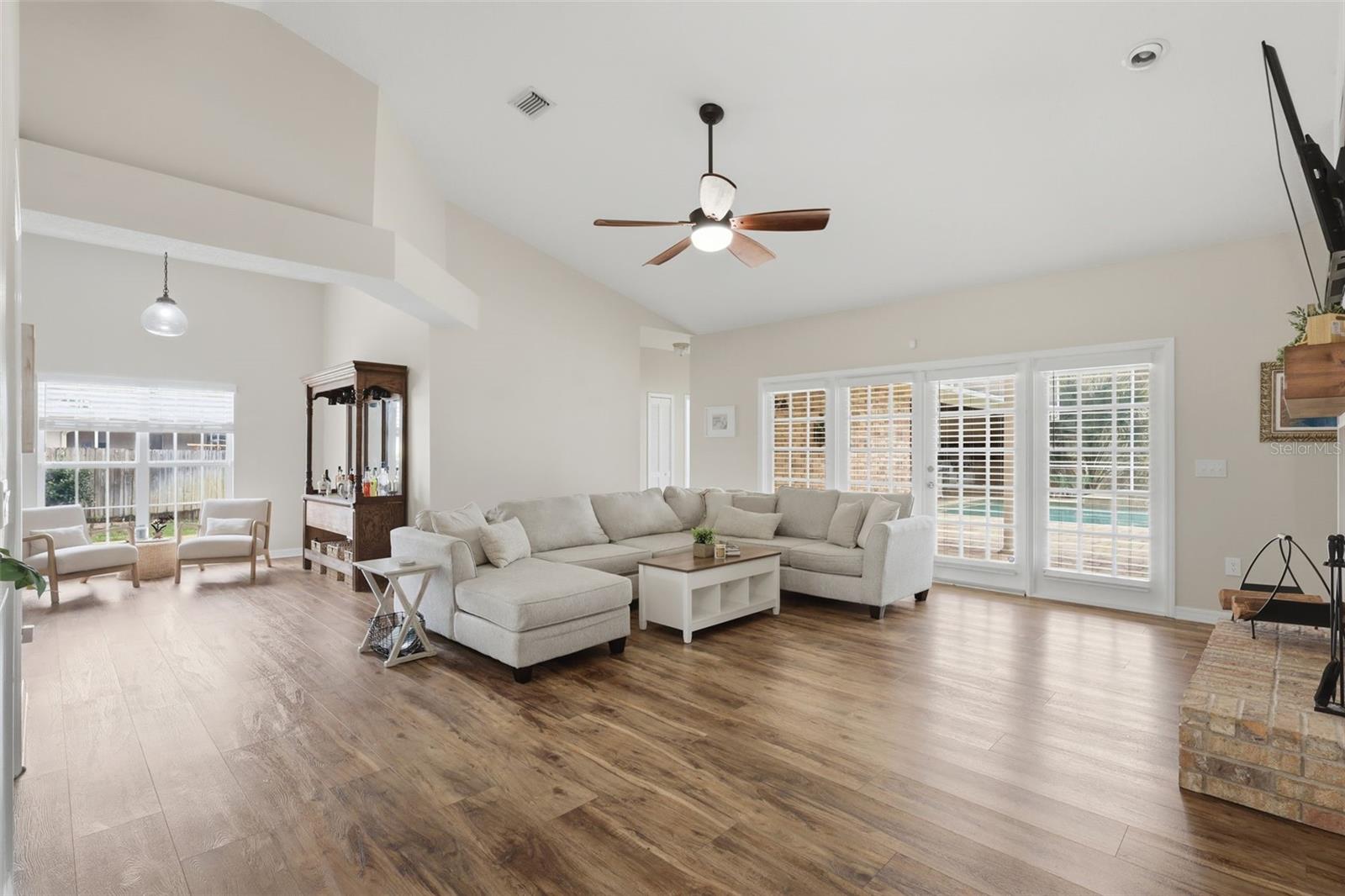 Image 20 of 64 For 390 Glen Abbey Lane