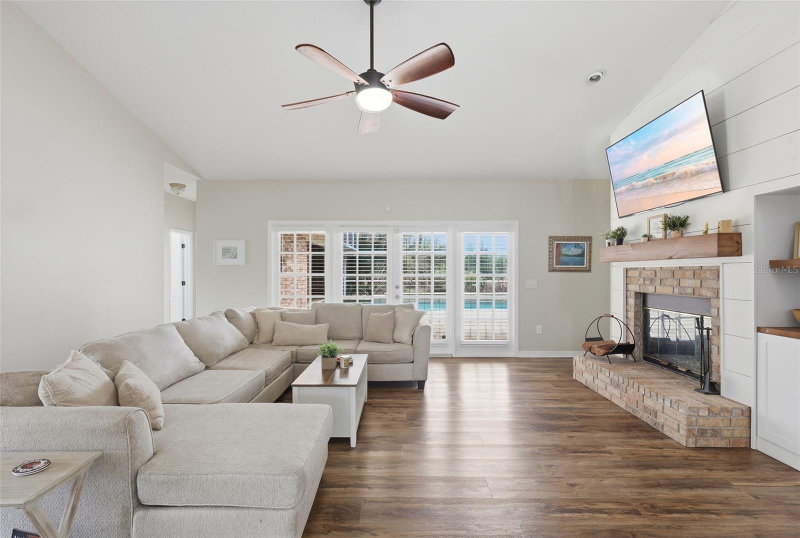 Image 21 of 64 For 390 Glen Abbey Lane