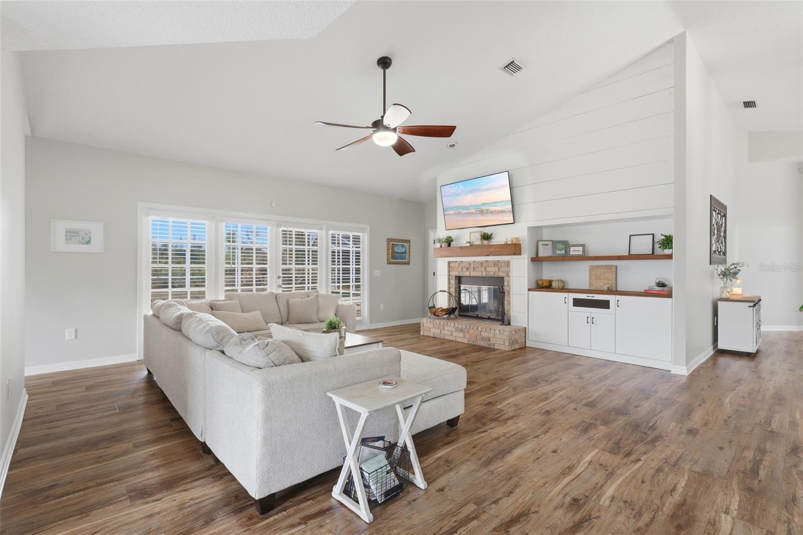 Image 22 of 64 For 390 Glen Abbey Lane