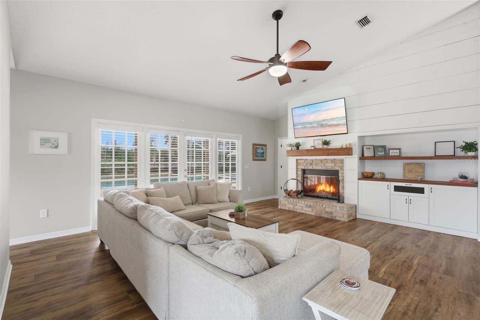 Image 23 of 64 For 390 Glen Abbey Lane