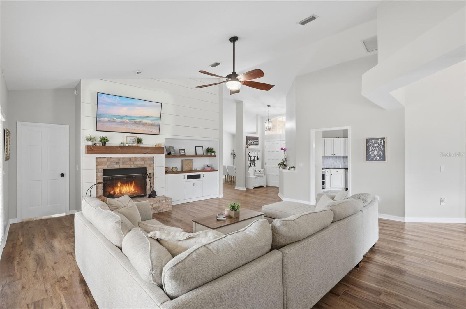 Image 24 of 64 For 390 Glen Abbey Lane