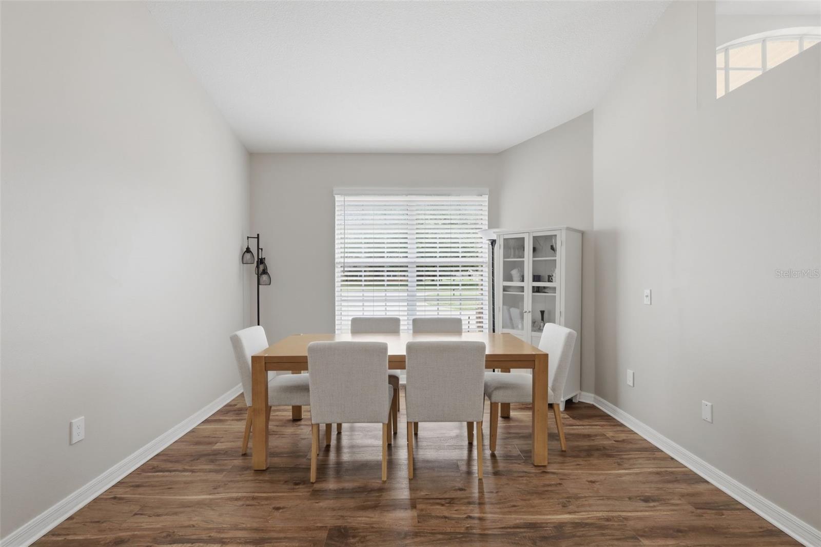 Image 30 of 64 For 390 Glen Abbey Lane