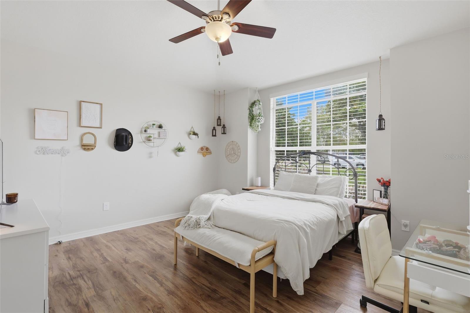 Image 31 of 64 For 390 Glen Abbey Lane