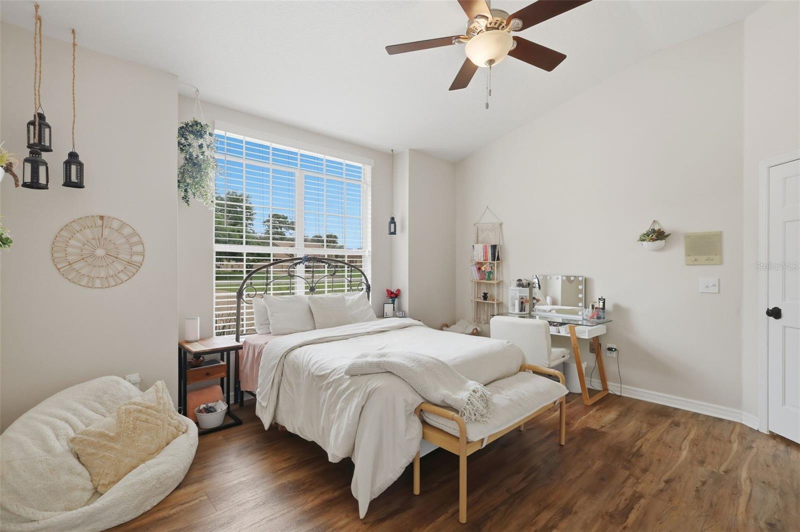 Image 32 of 64 For 390 Glen Abbey Lane