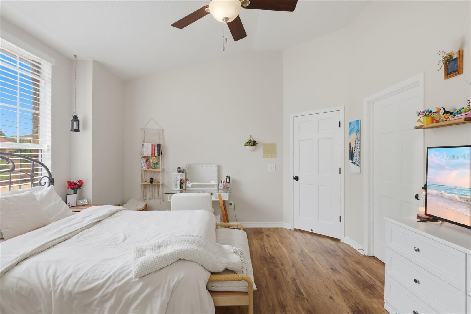 Image 33 of 64 For 390 Glen Abbey Lane