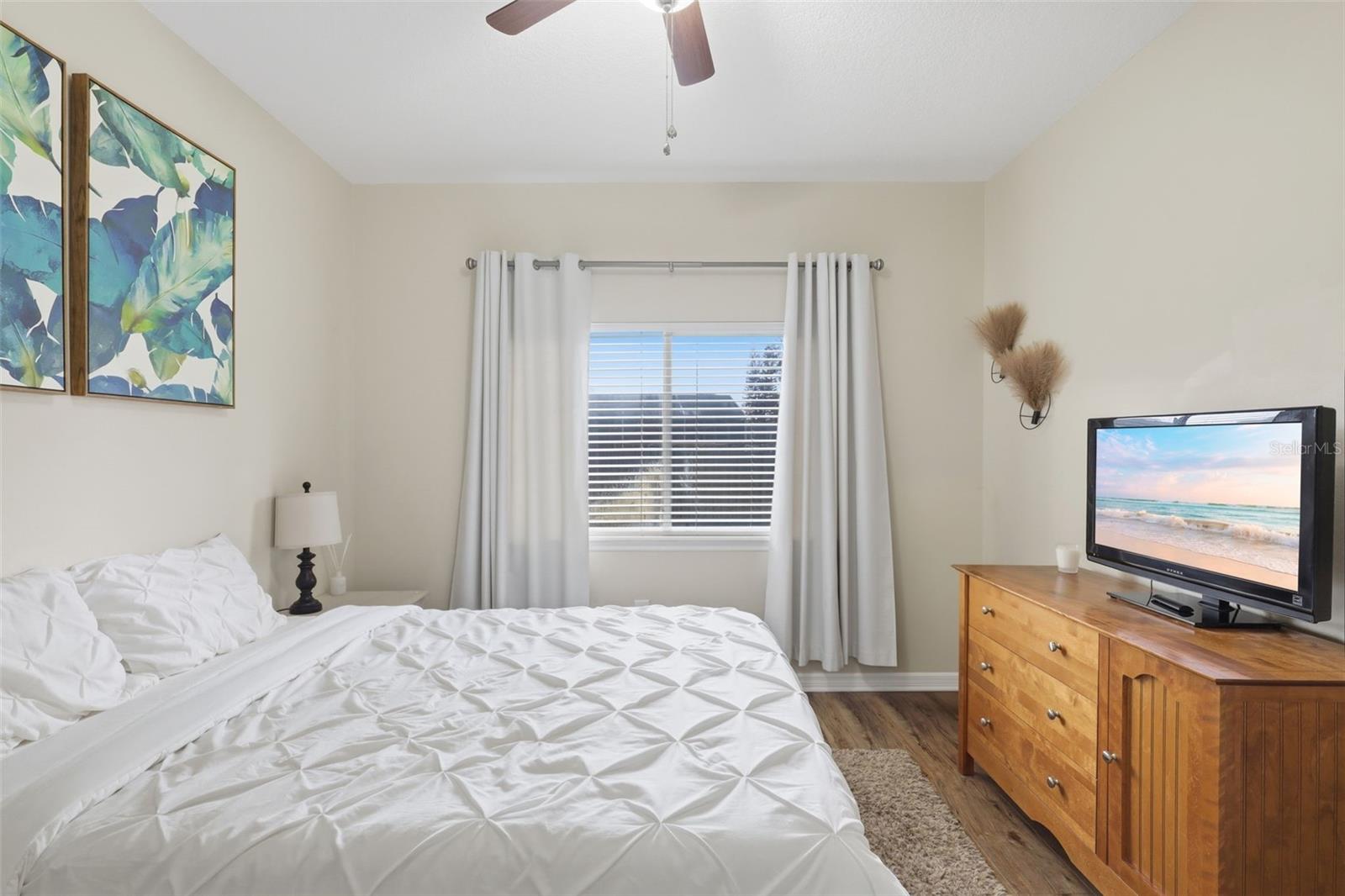 Image 38 of 64 For 390 Glen Abbey Lane