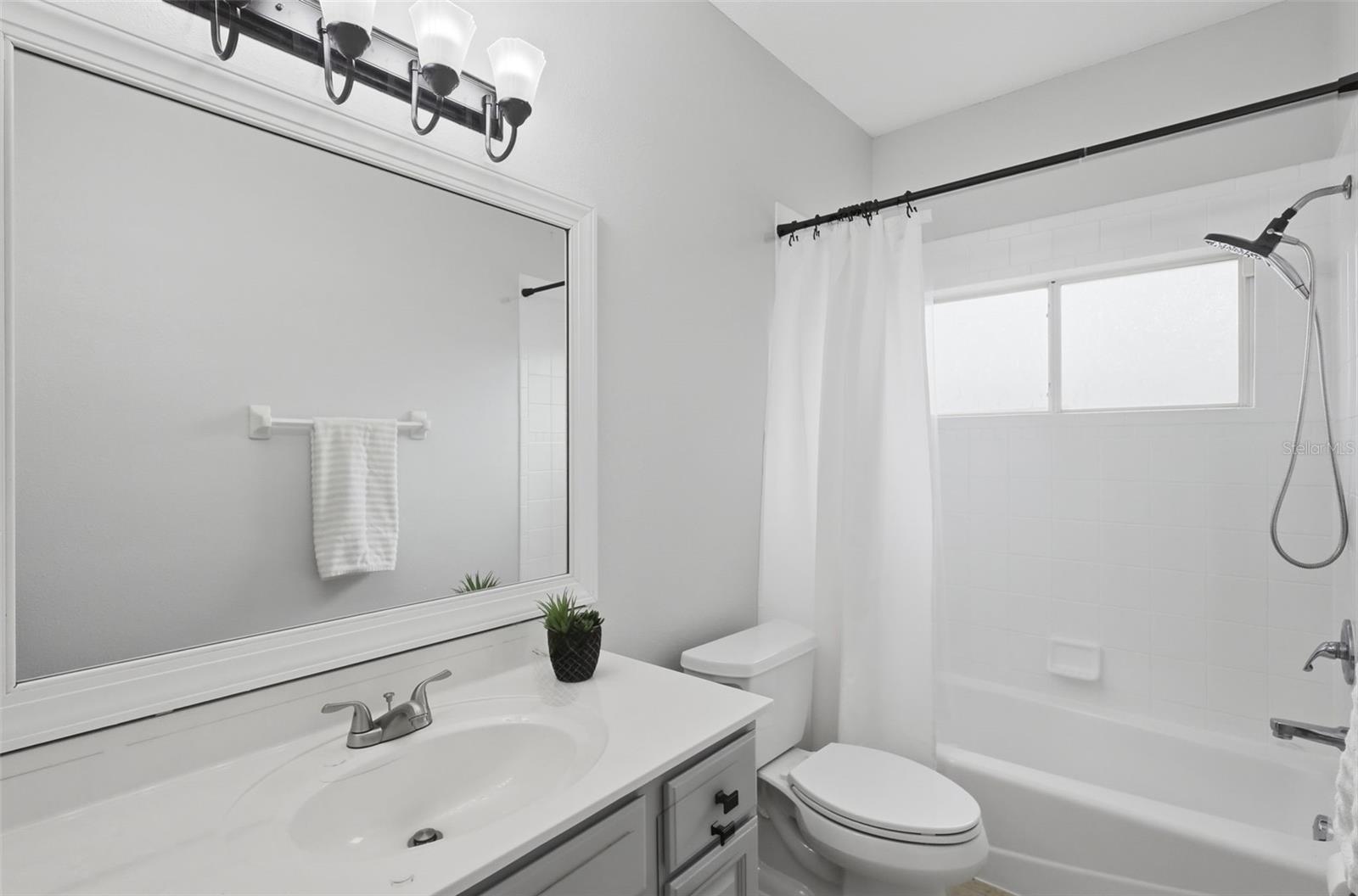 Image 39 of 64 For 390 Glen Abbey Lane