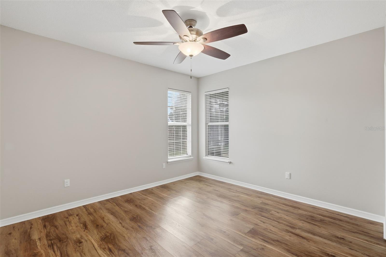 Image 41 of 64 For 390 Glen Abbey Lane