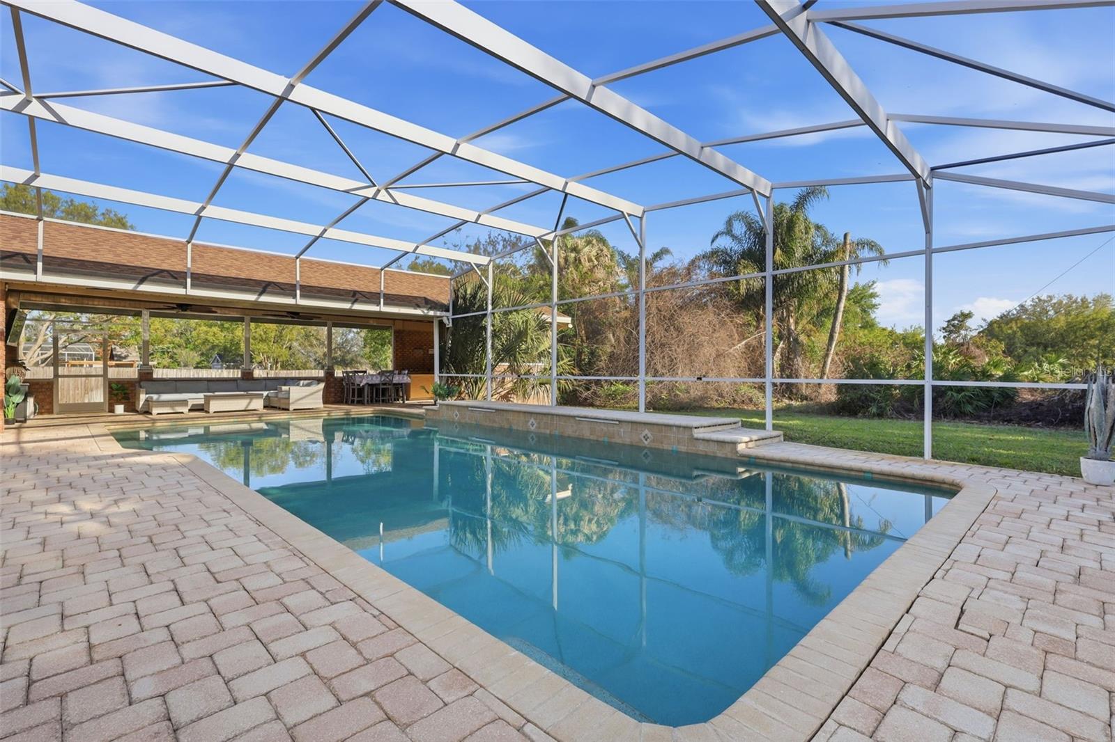 Image 52 of 64 For 390 Glen Abbey Lane