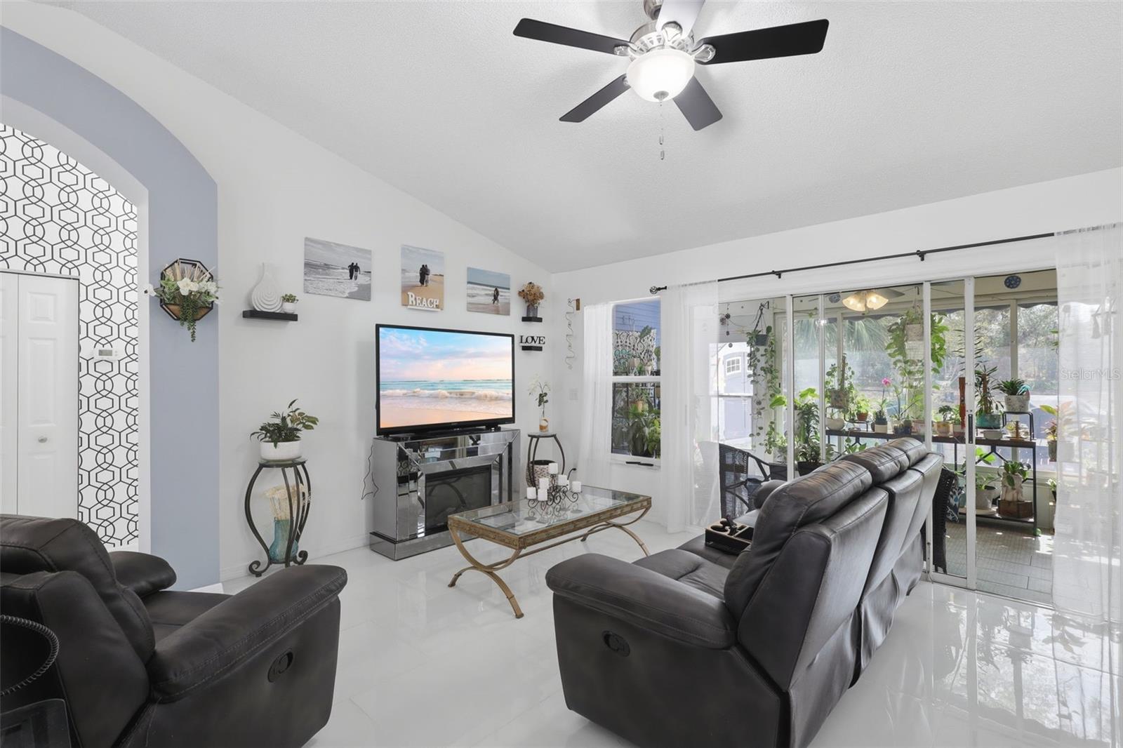 Image 11 of 45 For 2122 King Richards Court