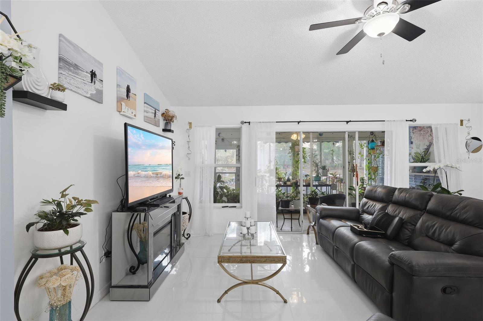 Image 13 of 45 For 2122 King Richards Court