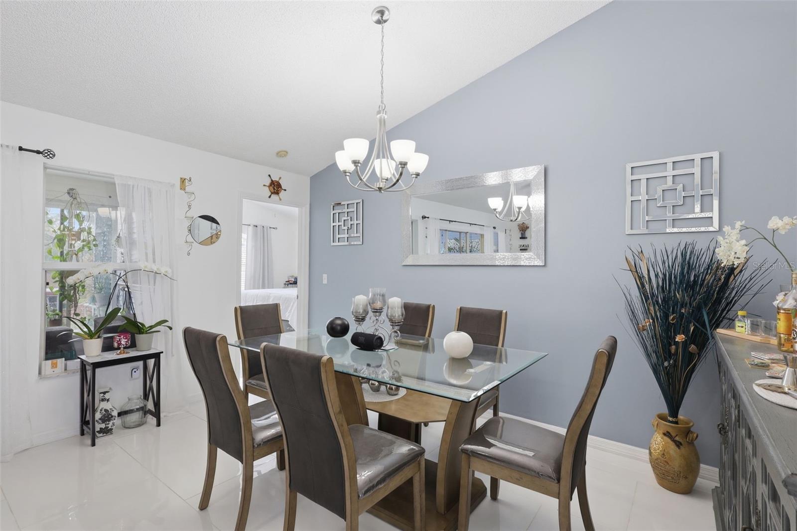 Image 17 of 45 For 2122 King Richards Court