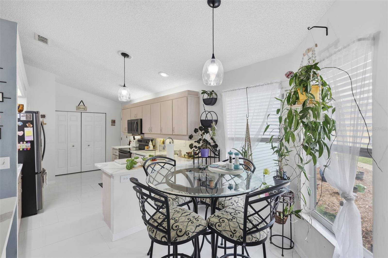 Image 19 of 45 For 2122 King Richards Court