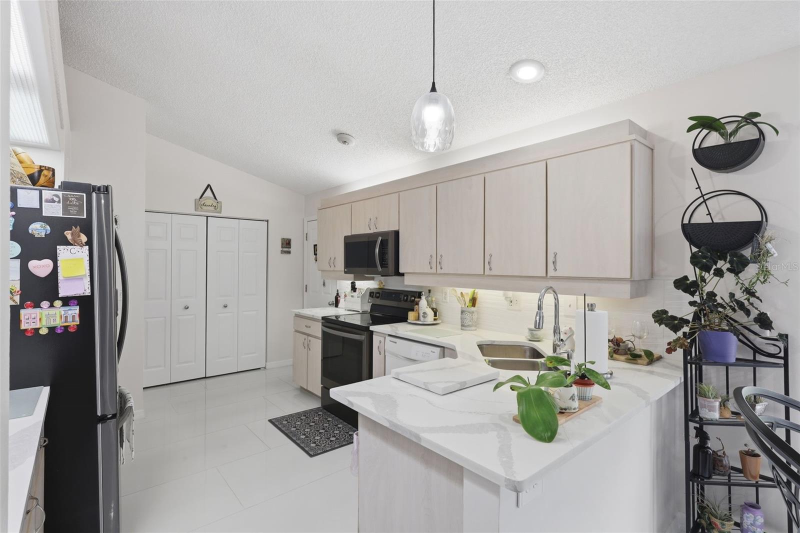 Image 21 of 45 For 2122 King Richards Court