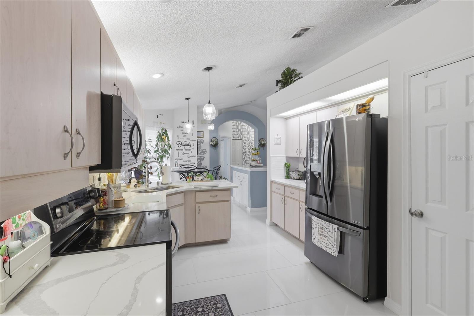 Image 22 of 45 For 2122 King Richards Court