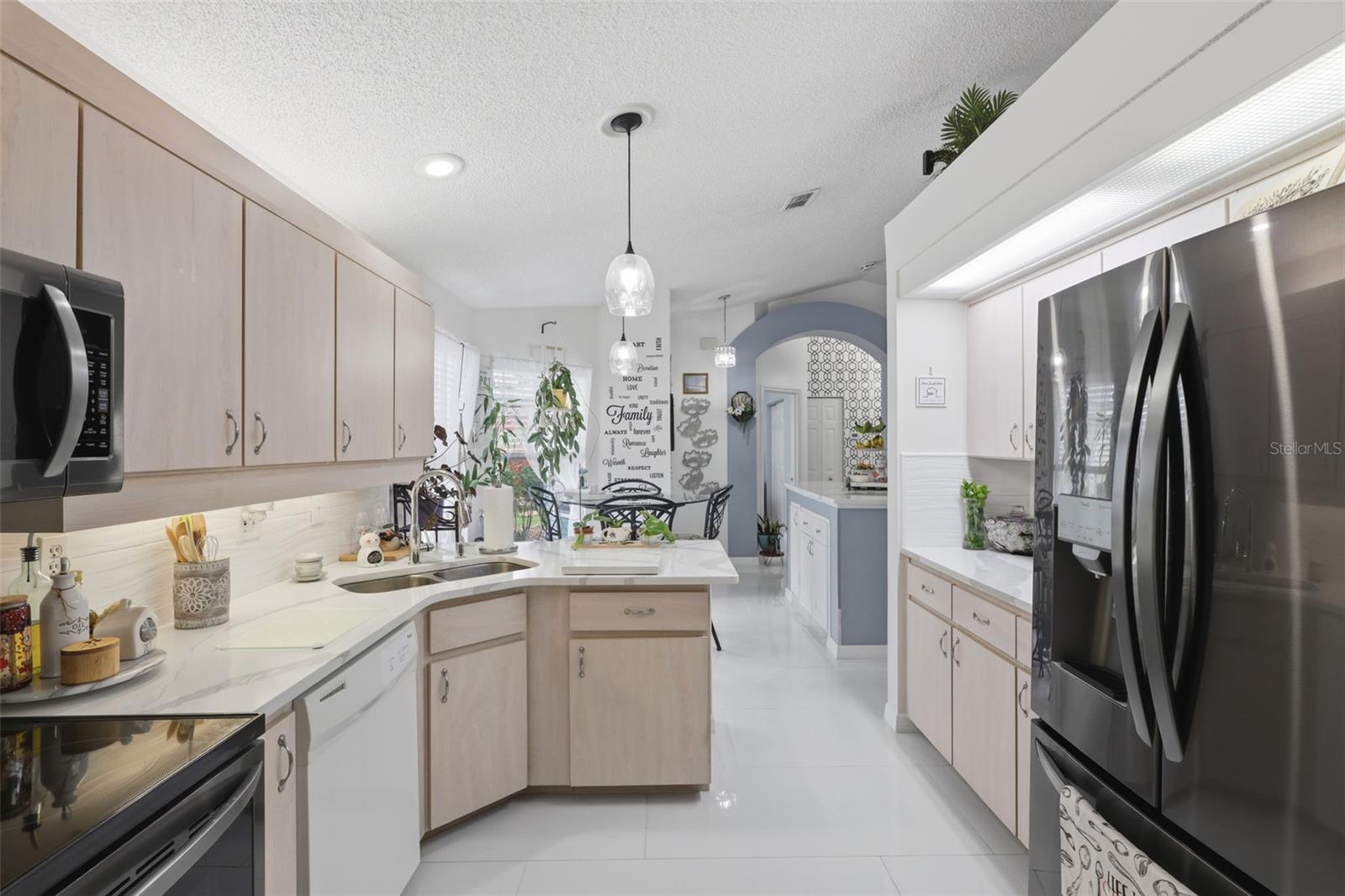 Image 23 of 45 For 2122 King Richards Court