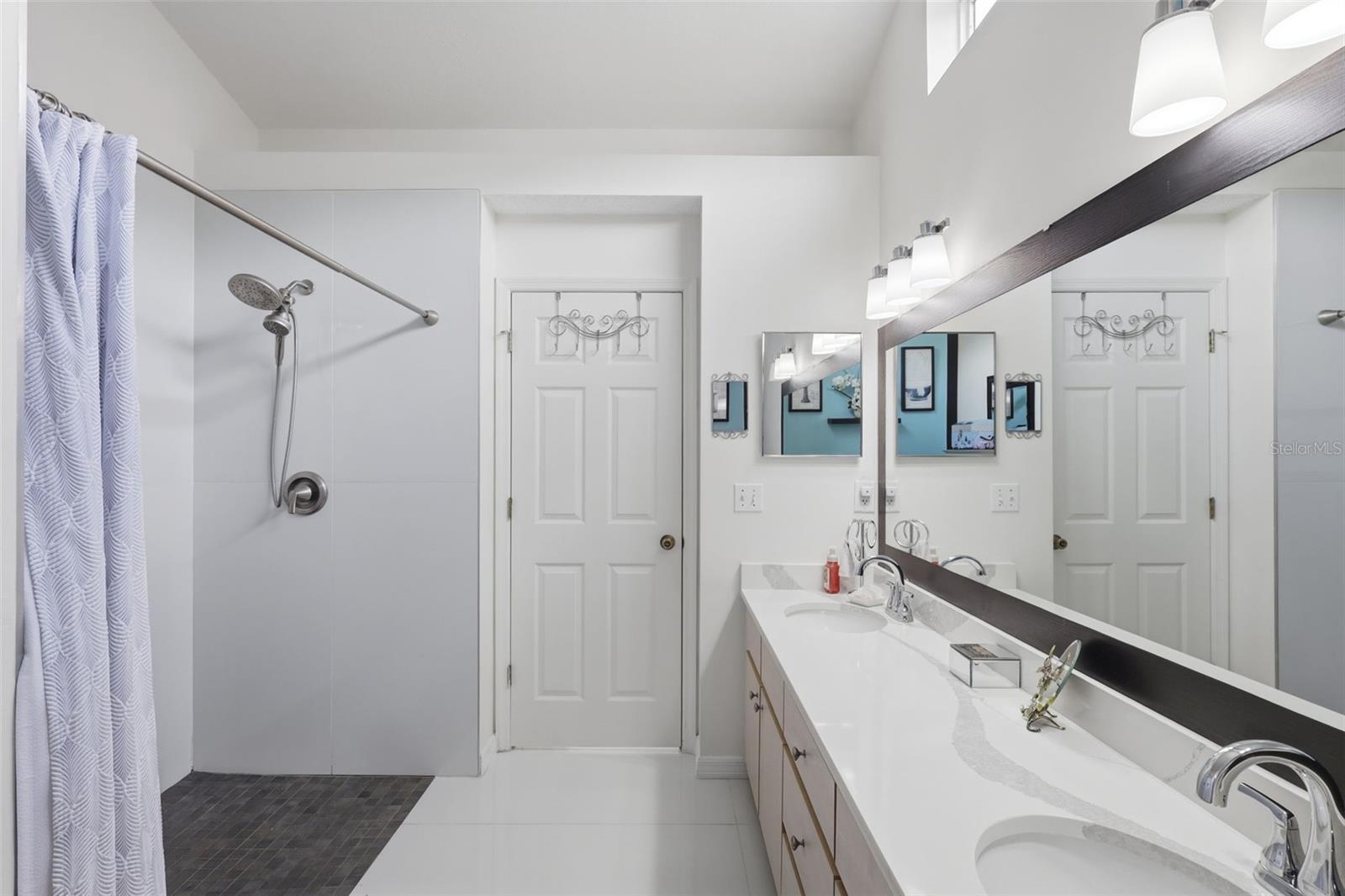 Image 29 of 45 For 2122 King Richards Court