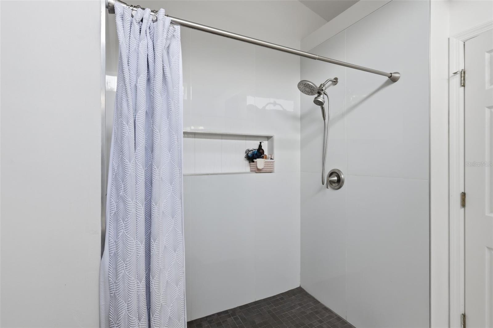 Image 30 of 45 For 2122 King Richards Court