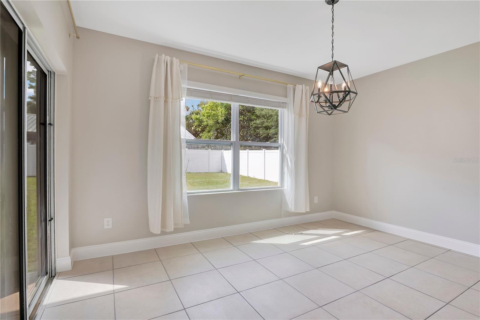 Image 17 of 46 For 2736 Summerglen Lane