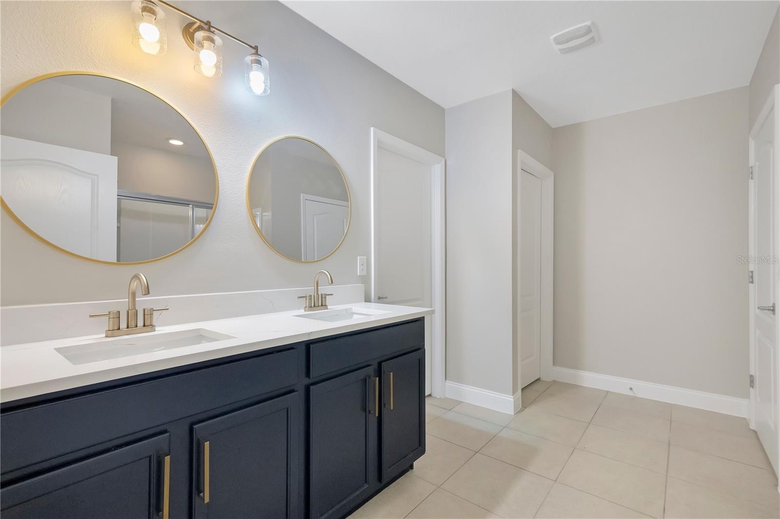 Image 21 of 46 For 2736 Summerglen Lane