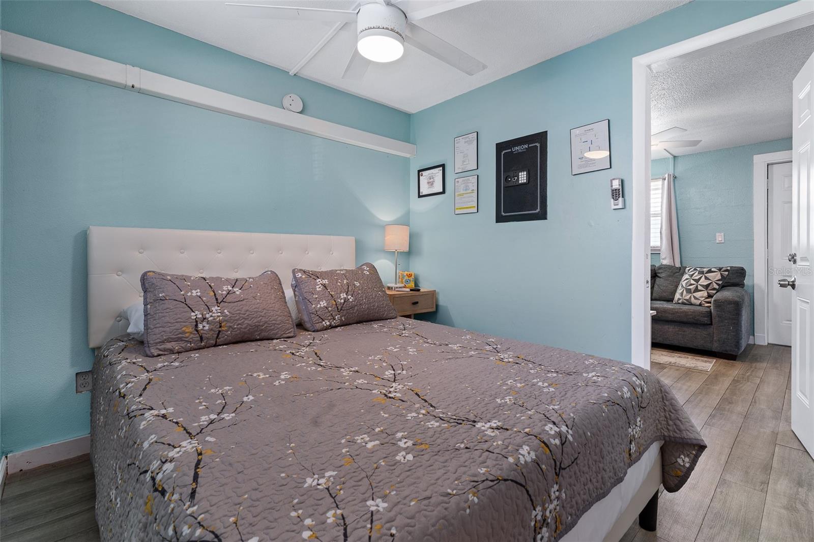 Image 10 of 17 For 406 Tyler Avenue 19