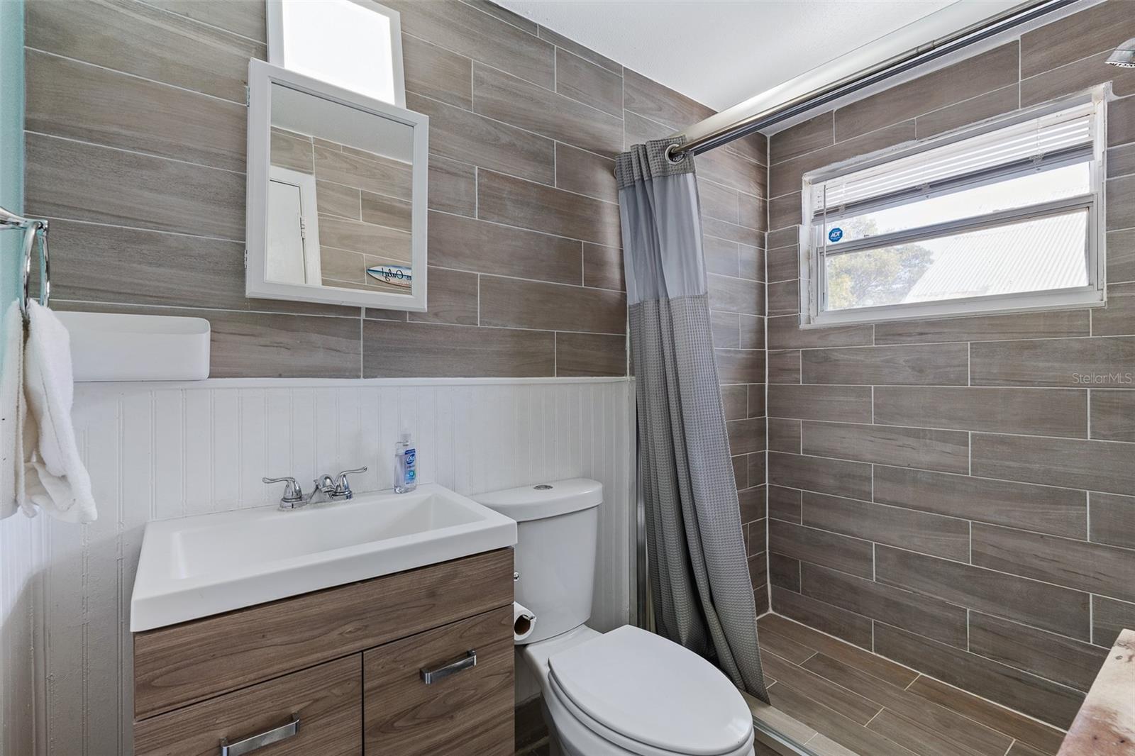 Image 11 of 17 For 406 Tyler Avenue 19