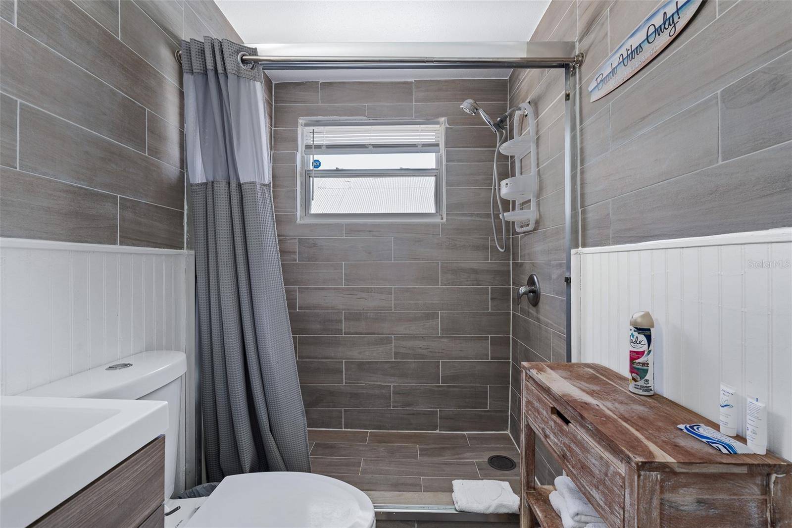 Image 12 of 17 For 406 Tyler Avenue 19