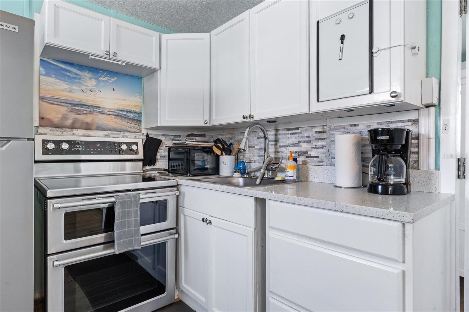 Image 4 of 17 For 406 Tyler Avenue 19