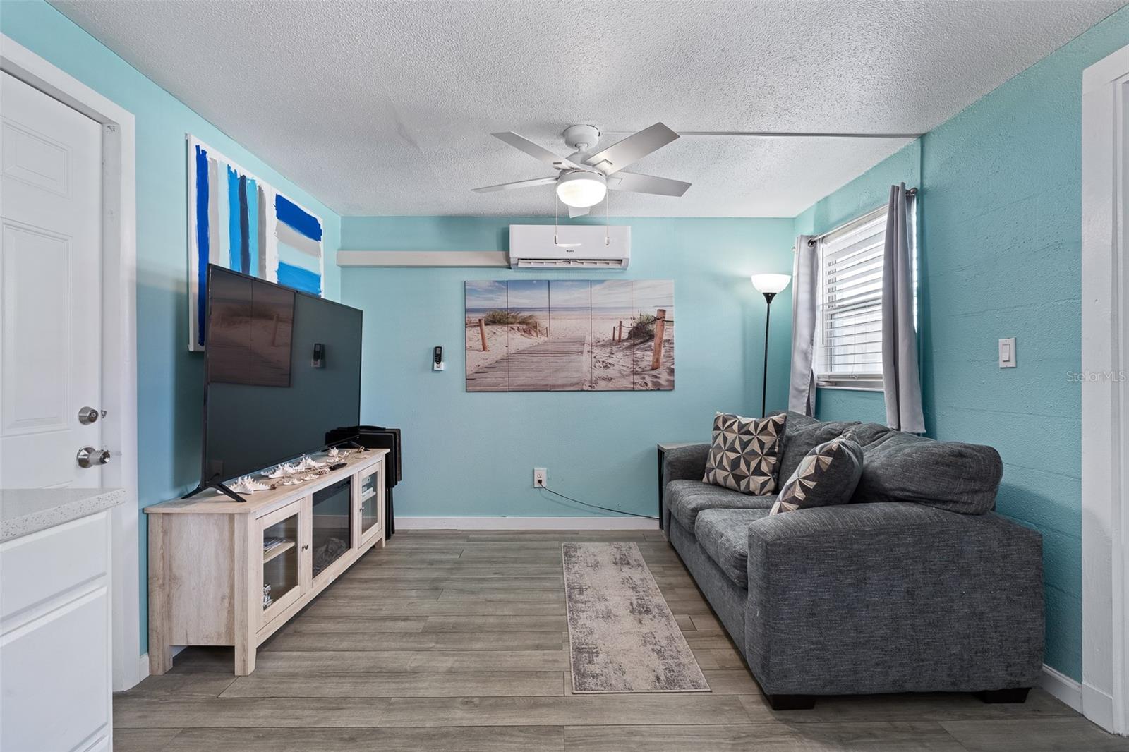 Image 5 of 17 For 406 Tyler Avenue 19