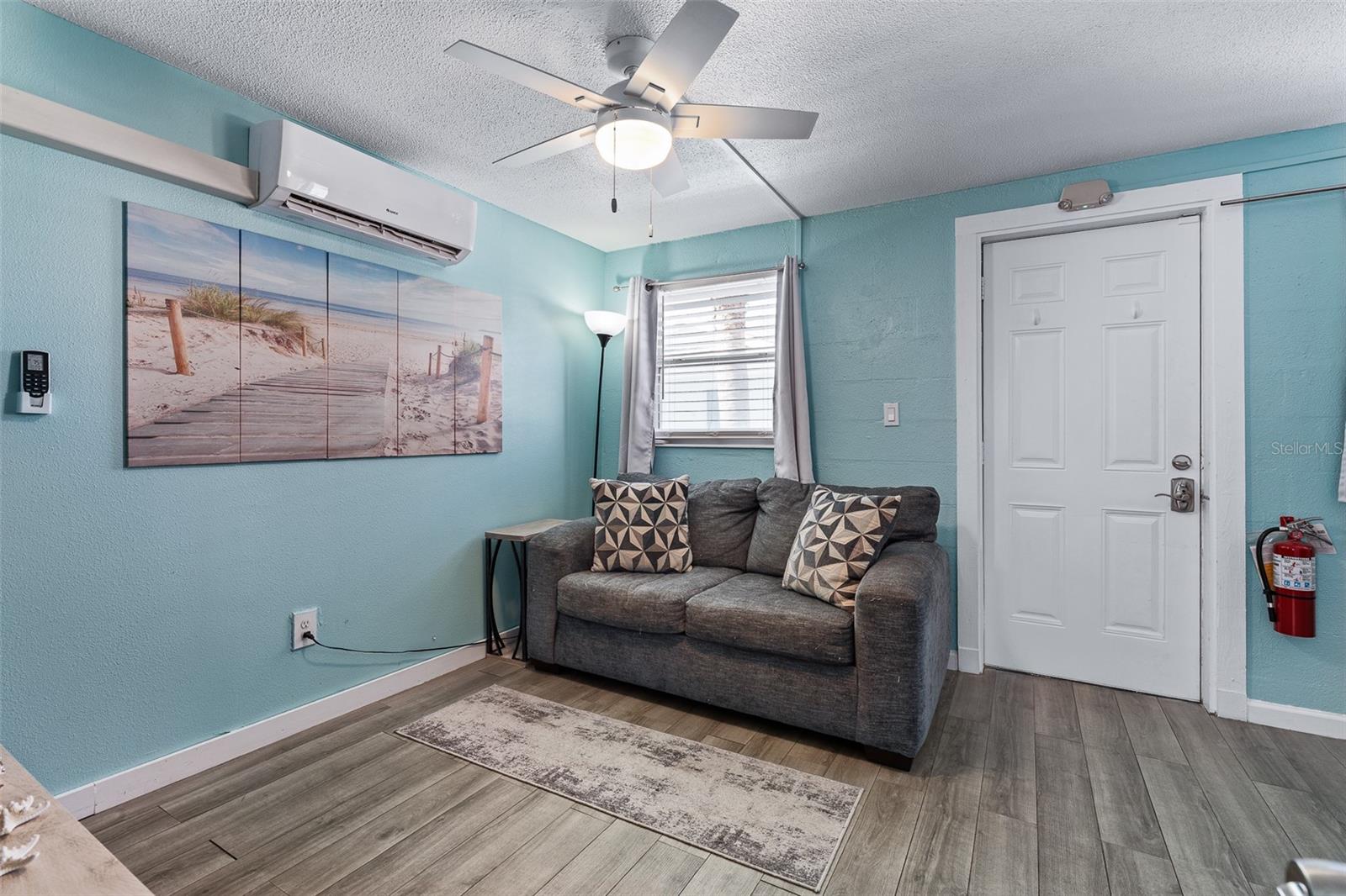 Image 7 of 17 For 406 Tyler Avenue 19