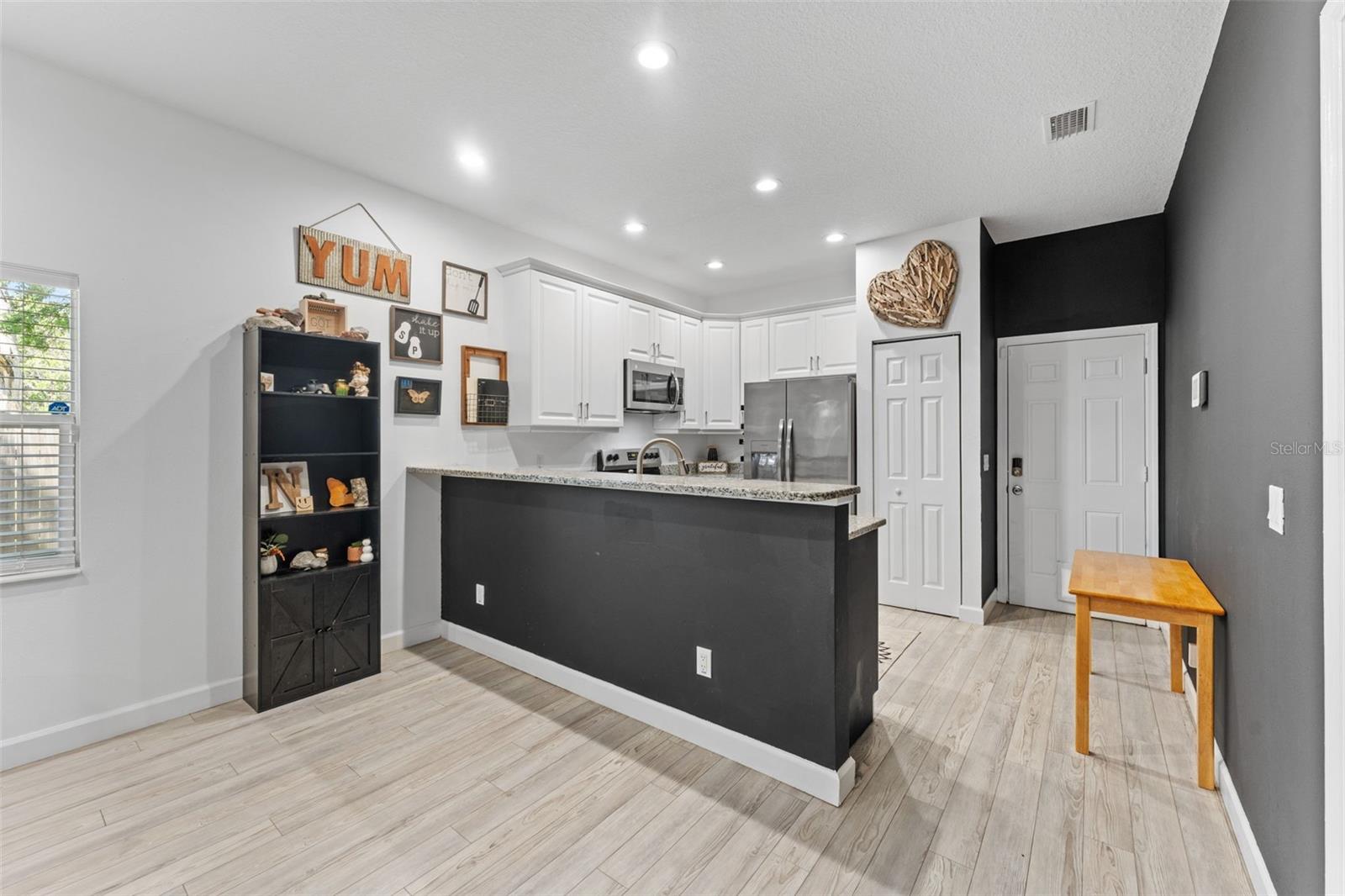 Image 10 of 29 For 637 Holmes Avenue