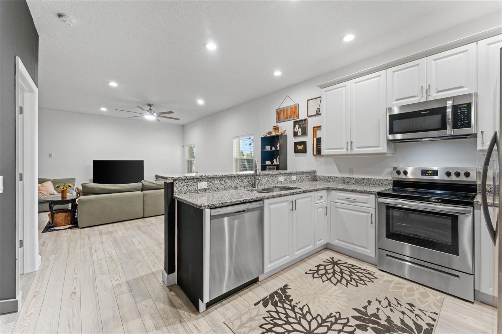 Image 12 of 29 For 637 Holmes Avenue