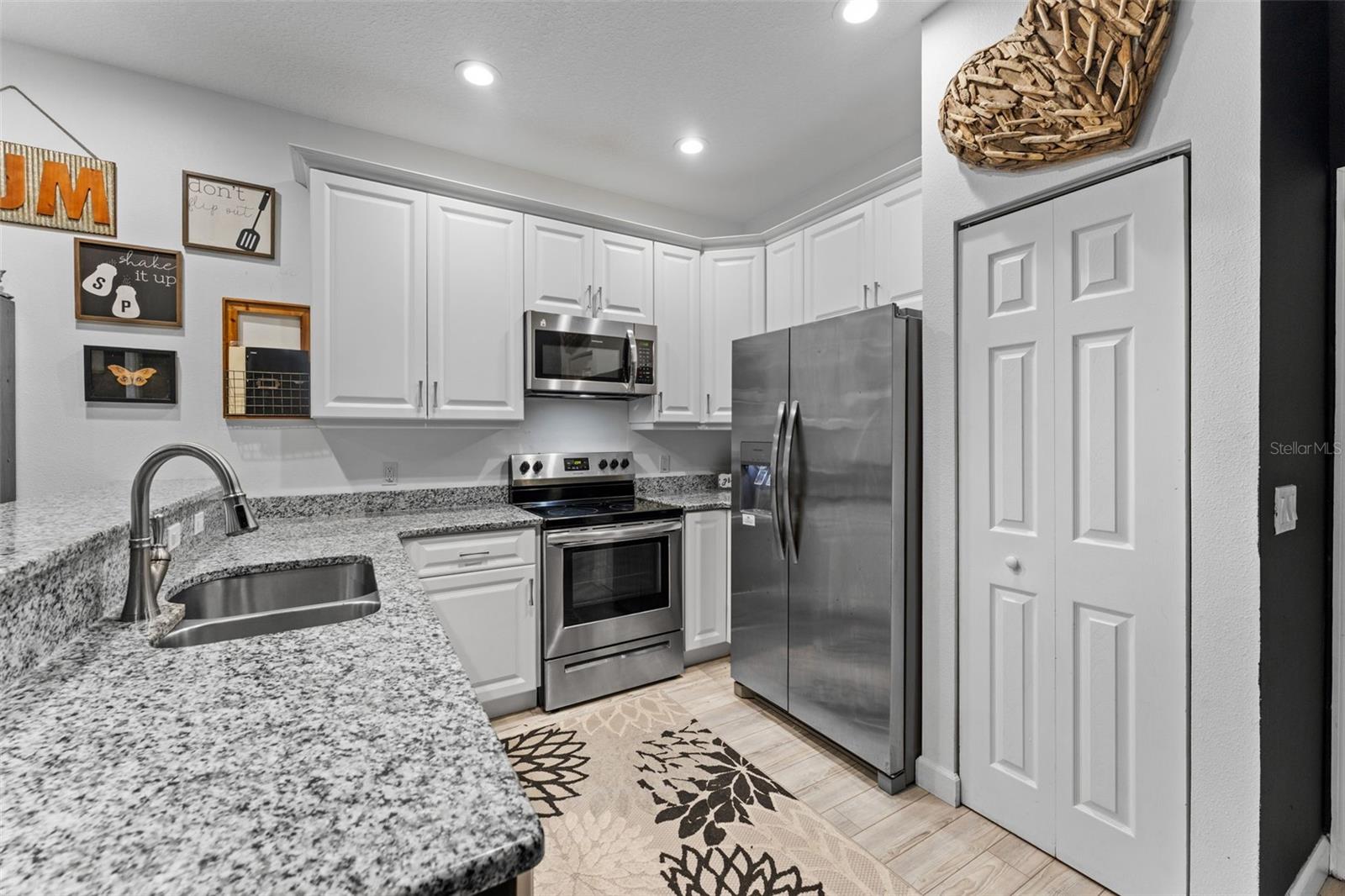 Image 13 of 29 For 637 Holmes Avenue